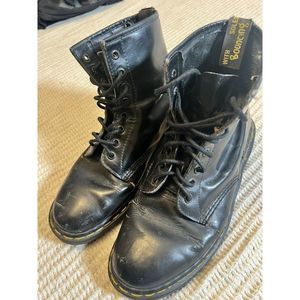 Doc Martens Air Wair Boots Black Leather Lace Up Womens 8 Distressed